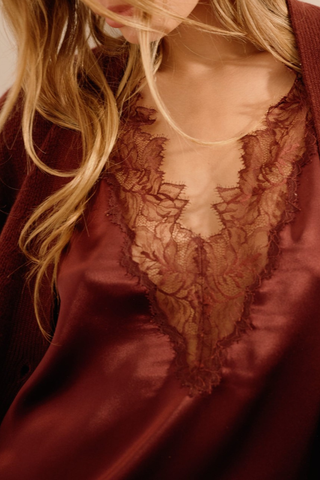 Mazzy V-Neck Lace Tank | Cabernet