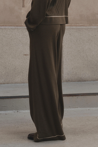 The Menswear Tipping Trouser Pant | Olive