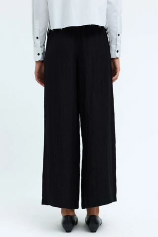 Crinkle Satin Broadway Pant | Black