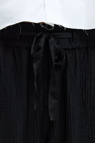 Crinkle Satin Broadway Pant | Black