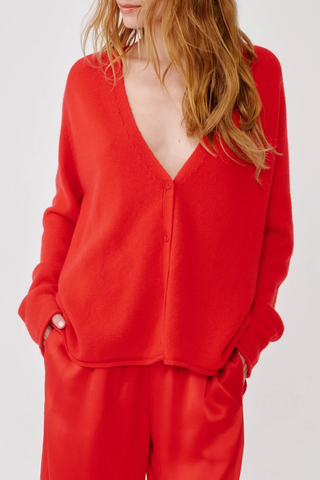Samson Relaxed Saddle Raglan Cardigan | Scarlet
